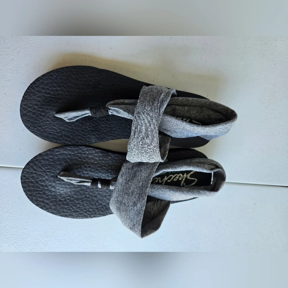 Skechers Yoga Foam Comfort Sandals Gray & Black Fabric Straps No size